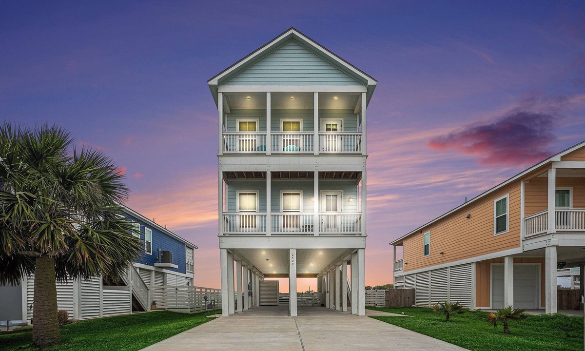 Crash Boat Basin House | BRAND NEW 4/3.5 w/heated pool and water views. Kid friendly and close to golf