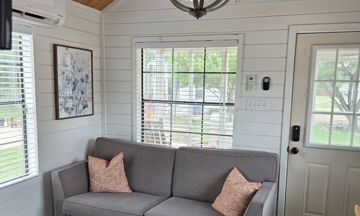 Liberty Hill Cabin | Brazos Cabin - Cozy 1-bedroom cabin in a quite resort near Liberty Hill