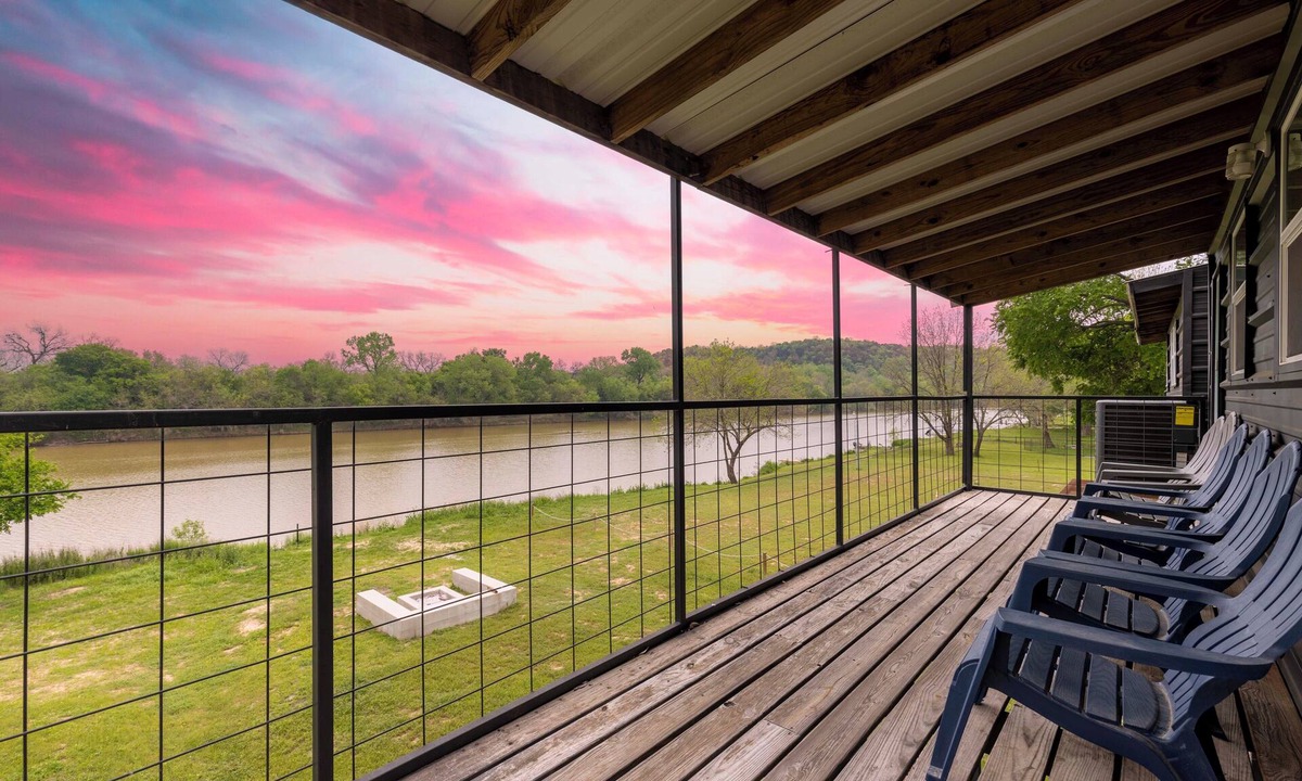 Dennis House | Brazos River Treehouse: Waterfront/Outdoor Activities/Firepit/Hammock/Pets