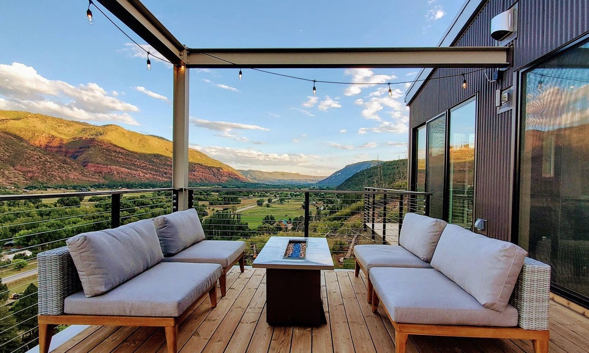 Trimble House | Breathtaking Views of Animas River Valley, Hot Tub, Beautiful Modern Home