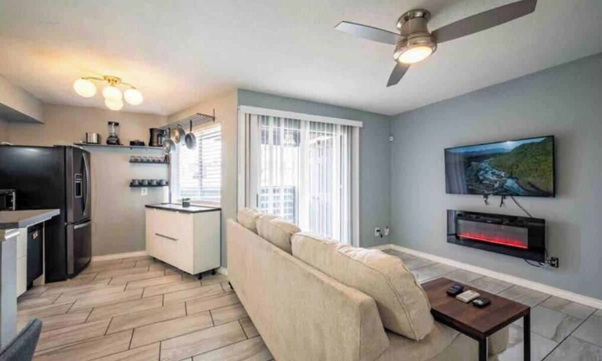 Riverside Condo | Bright Austin Retreat Minutes from Downtown with Patio and Free Parking