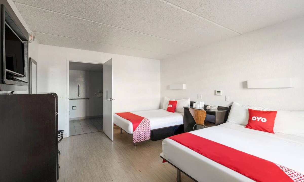 Energy Corridor Hotel | Budget Getaway Base: 2 Affordable Rooms Perfect for Exploring Energy Corridor