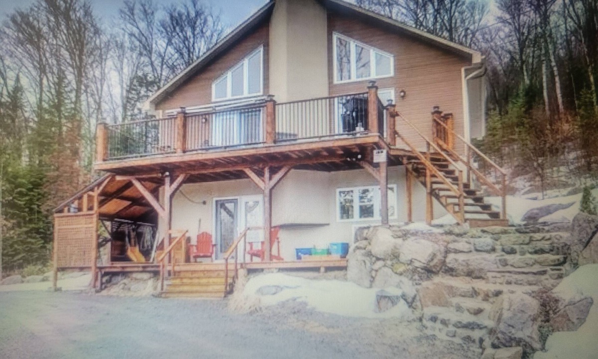 Sainte-Marguerite-du-Lac-Masson Ski Chalet | Chalet for rent in Saint-Margurite-Du-Lac-Masson for 10 people