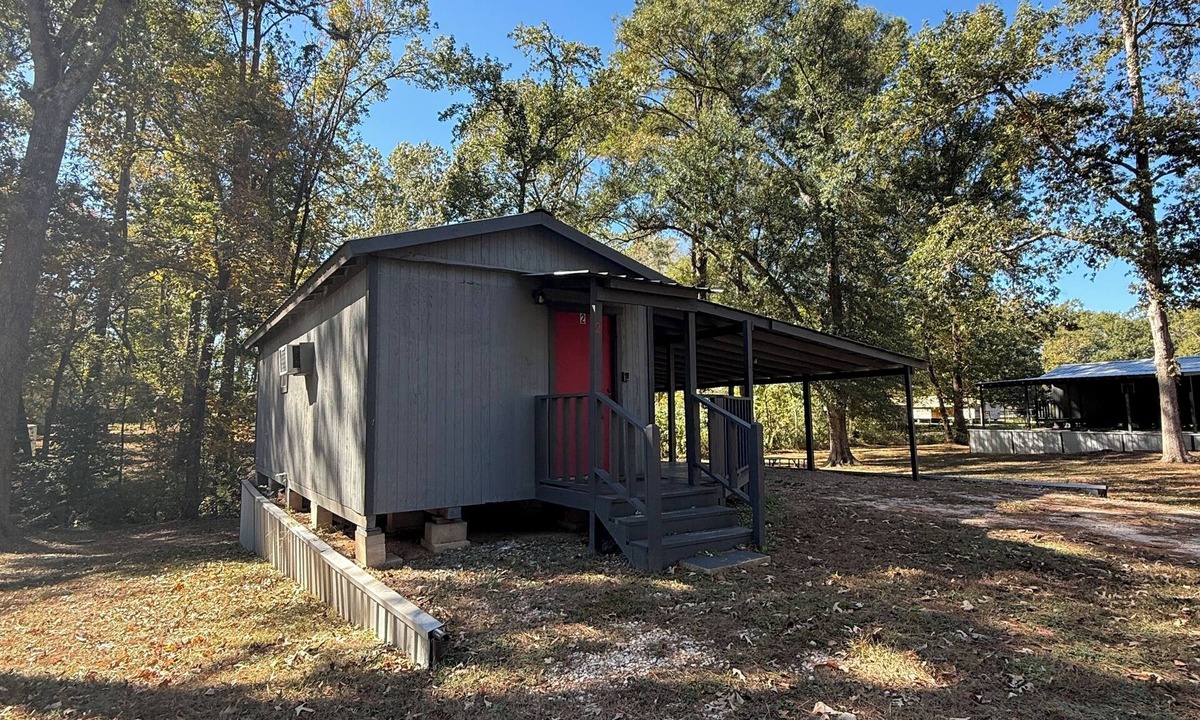 Zavalla Cabin | Cabin 2 - Cozy 1-bedroom cabin in Zavalla near Cassels-Boykins Boat Ramp