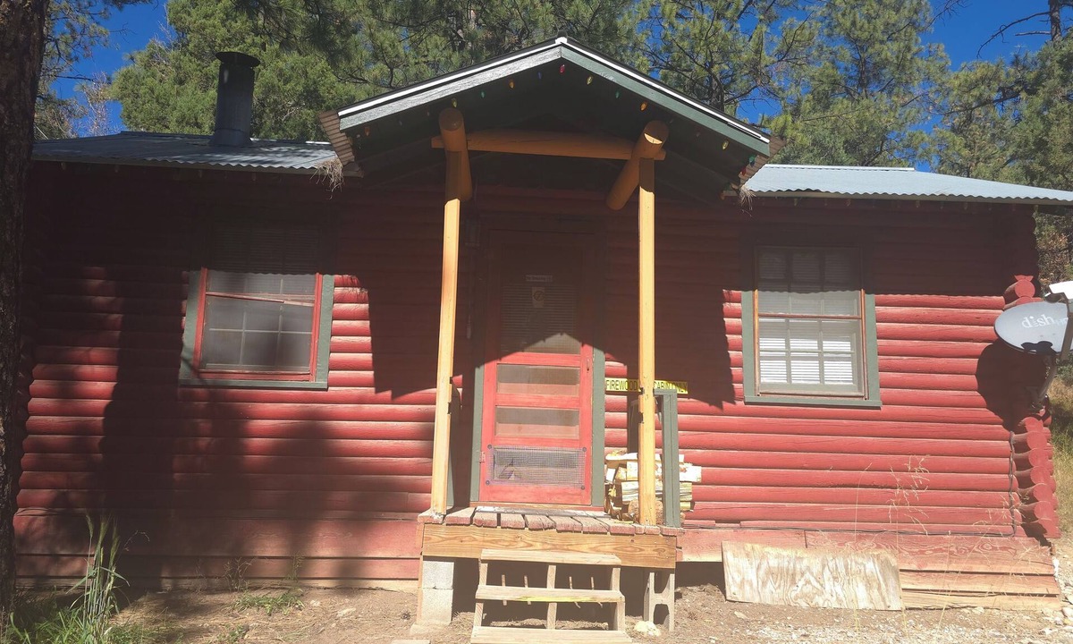 Mayhill Cabin | Cabin 2 @ Lazy Day Cabins