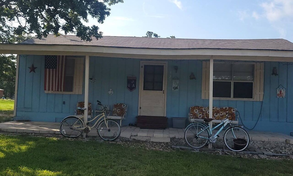 Somerville Cabin | Cabin for A&M Games, Fishing or Family Get-a-Ways!