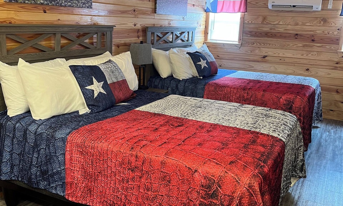 Paige Cabin | Cabin Unit 3 of 6 Called the Texan with WiFi and AC in serene Paige