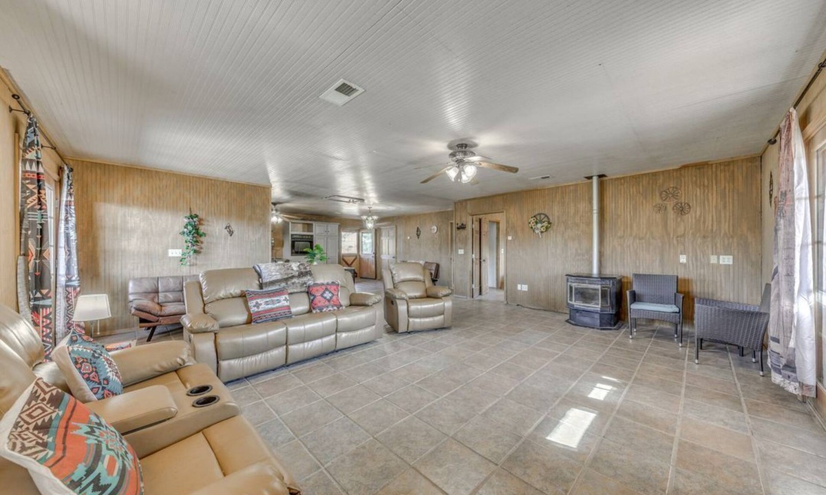 Glencoe House | Capitan Vacation Rental w/Grill, Near Ruidoso! Includes hottub!