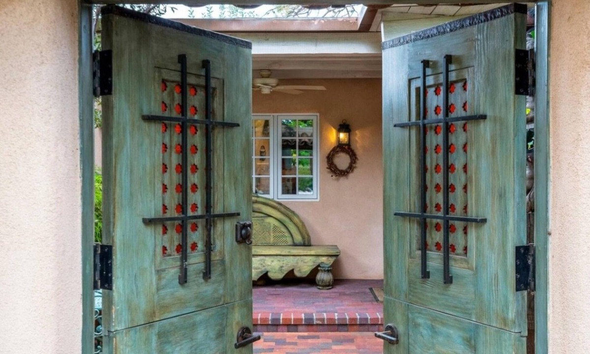 Historic Eastside Condo | Casa De Catia, Historical adobe on Canyon Road.