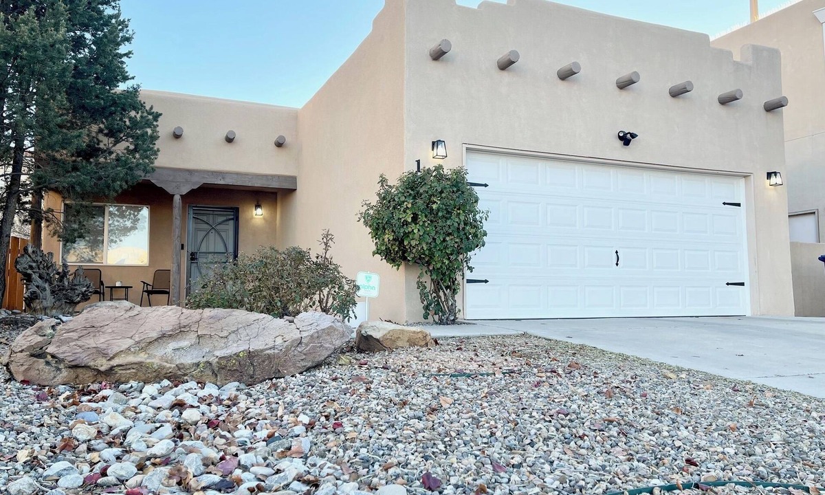 Vista Del Norte Alliance House | Casa de Cozy w/Hot Air Balloon Views