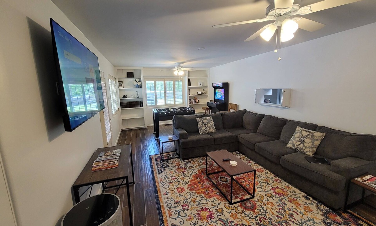 Mission Hills South House | Casa de La Cruz - 3BR 3BA -w/Plasma Air Technology 2,200sf Sleeps 10