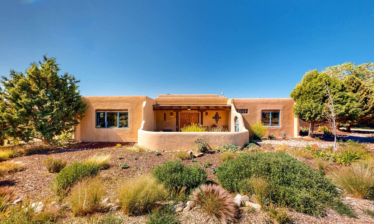 Taos House | Casa Luna - Adobe Retreat with Mountain Views