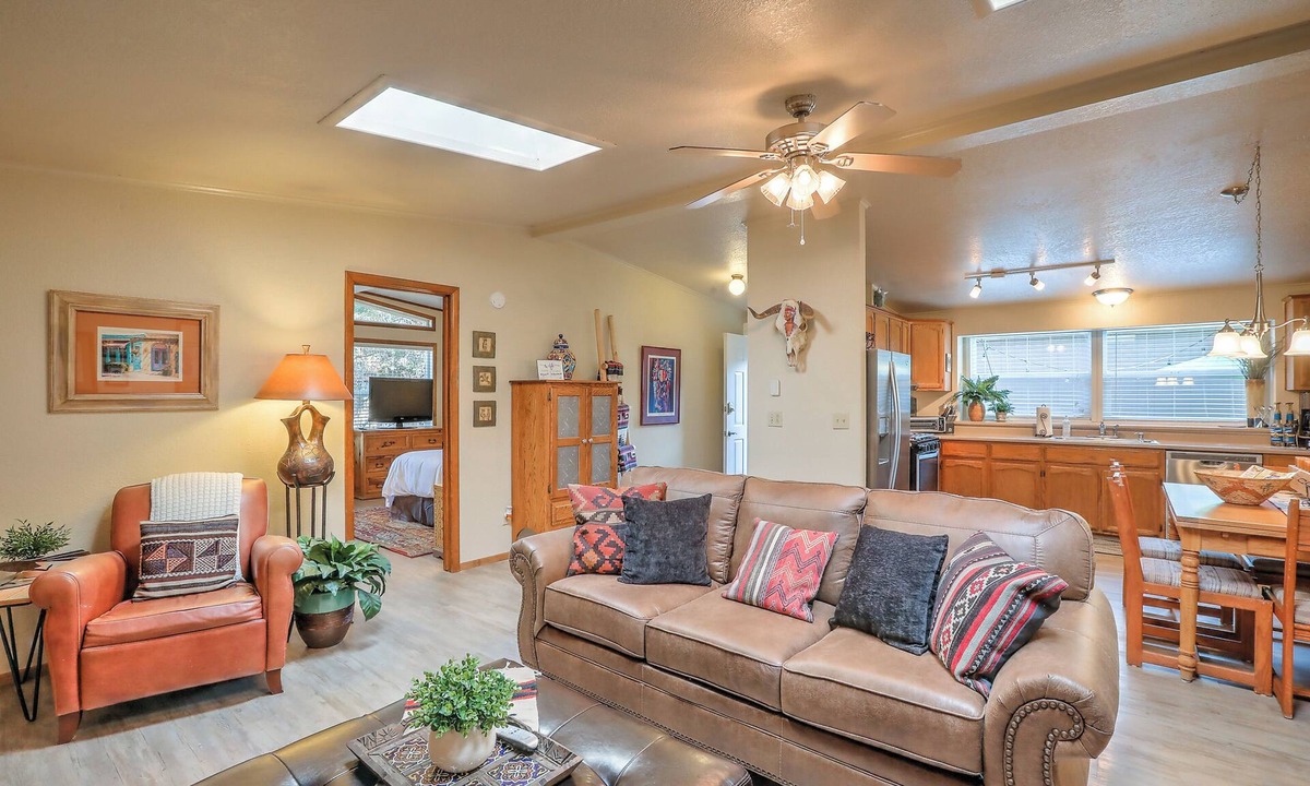 Northeast Heights House | "Casa Sol" 2 bedroom/2 bath, Pets Welcome, 5G fiber Wifi !