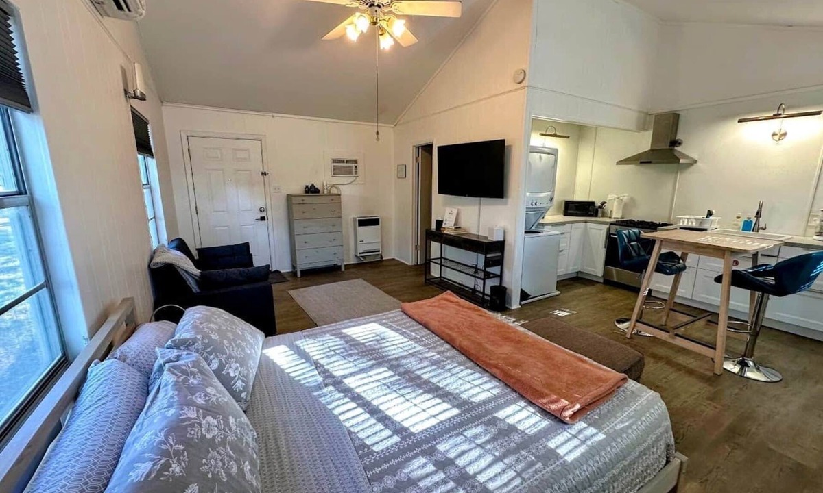 Taylor House | Casita Nueces in Taylor TX