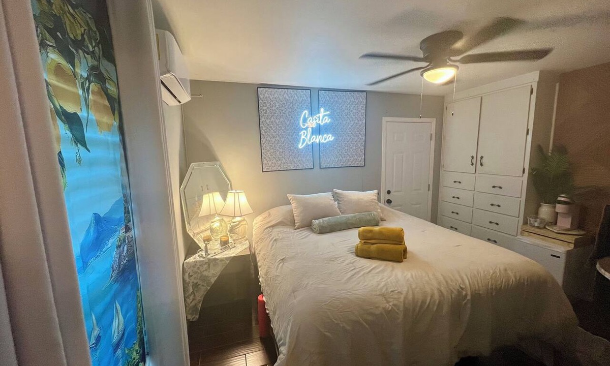 West San Antonio House | Casita Private King Room & Full Bathroom near Lackland AFB & Fiesta Texas