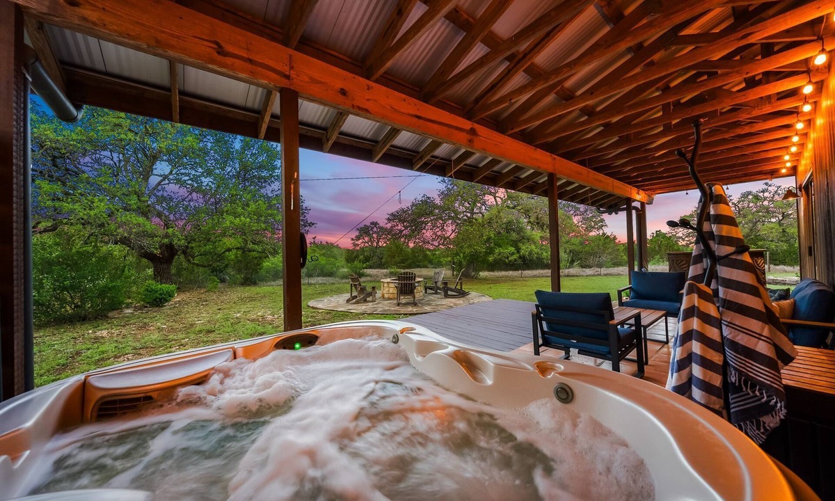 Driftwood House | Casita Refugio- Hot Tub, Fire Pit, Views, King Bed.near wineries and breweries