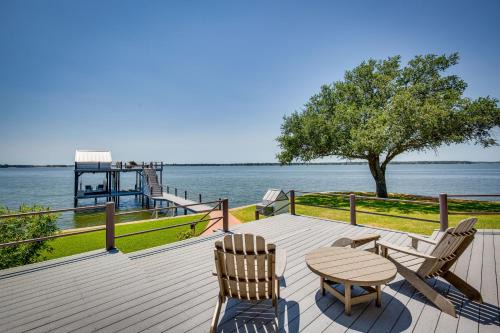 Leisure Land House | Cedar Creek Lake Views: Gorgeous Mabank House!