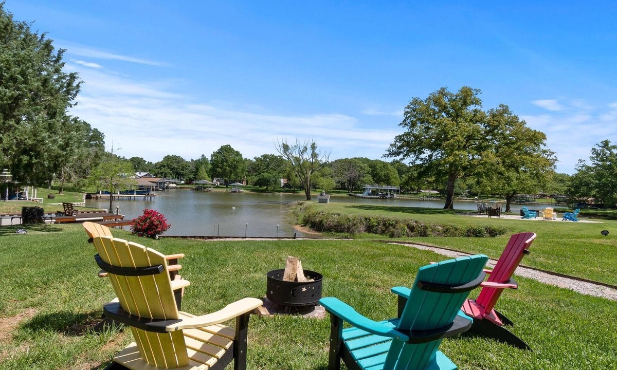 Tool House | Cedar Creek Lakeside Rental — Getaway with Kayak, Fishing, & Fire Pit!