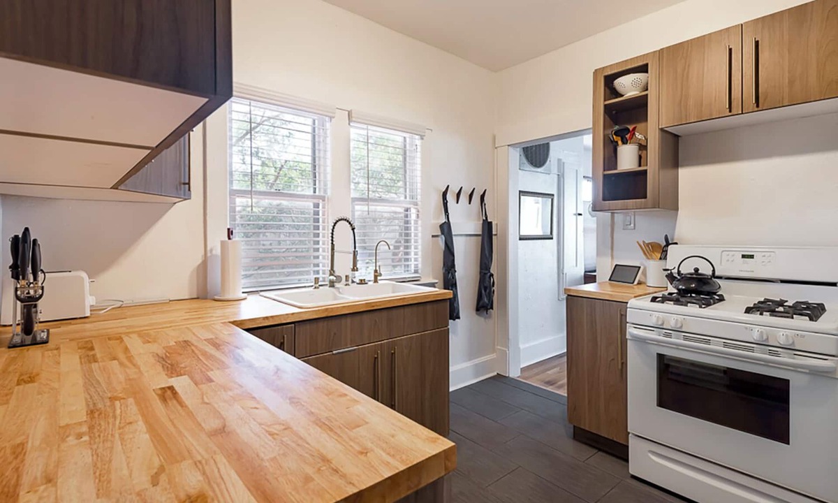 University Heights House | Centrally Located Remodeled Bungalow near Nob Hill, UNM, Hospitals & Film Studio