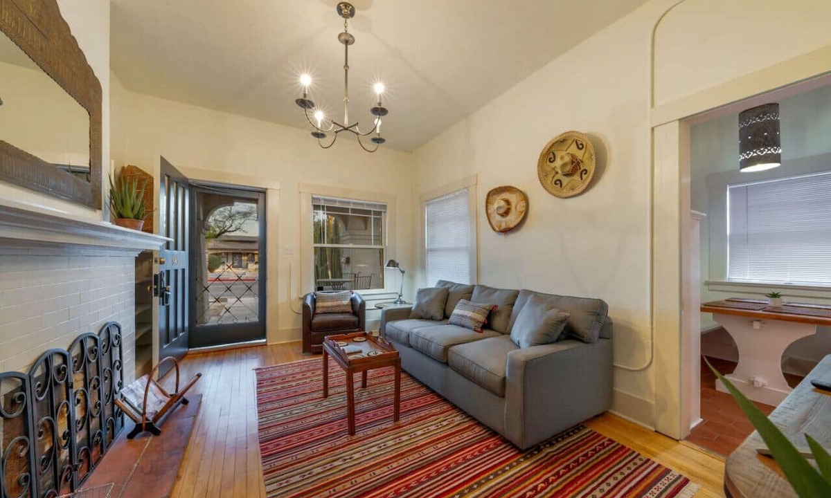 West University House | Charmer/Sleep 3/1 BR 1 BA/3 Blocks from U of A
