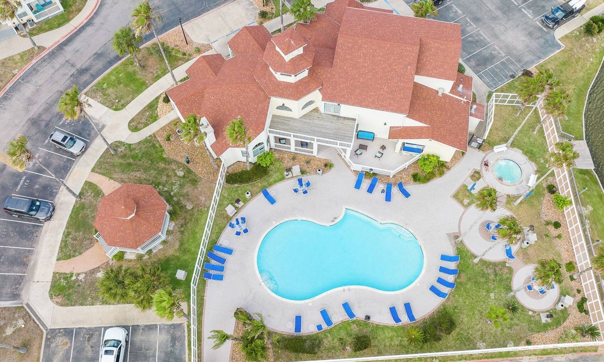 Corpus Christi Condo | Charming 1st floor 1-bedroom condo WiFi, Pool on enchanting North Padre Island