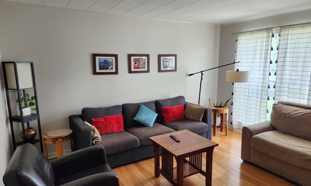 South Congress House | Charming 2-bedroom house with WiFi and AC in fabulous Austin