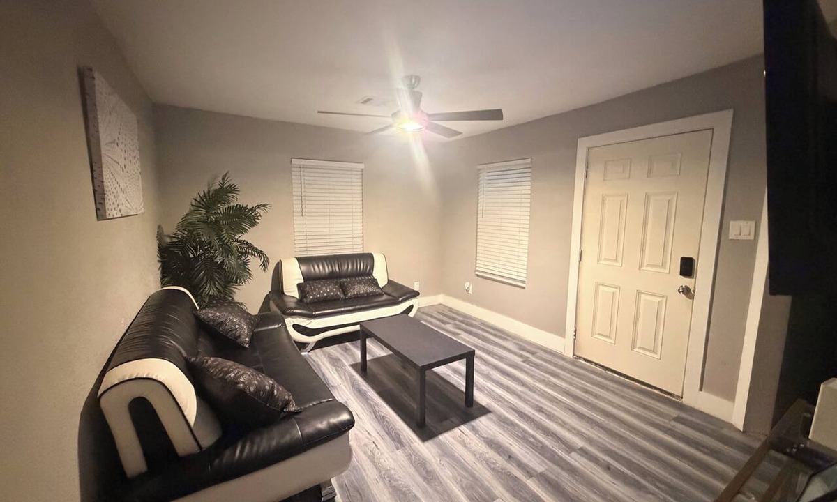 Fort Worth House | Charming 3-bedroom house in brilliant Fort Worth with AC