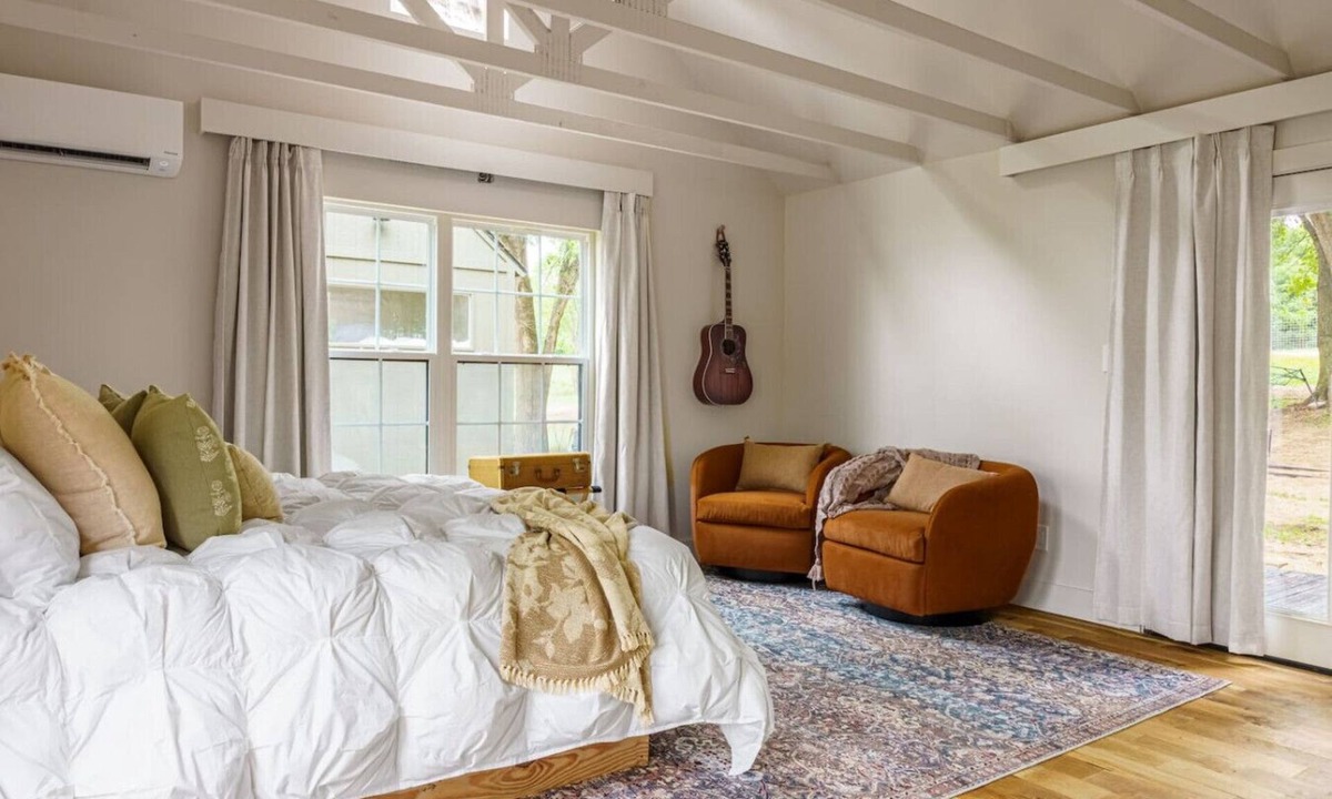 Jewett Cabin | Charming Lakefront Farm Cabin: Sleeps 4, Ofuro Tub, Lake-Facing Deck, King Bed!