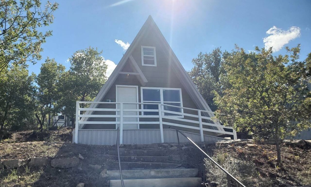 Cisco Cabin | Charming Lakeside Cabin with Fire Pit & Private Dock Near Lake Cisco, Cisco, TX