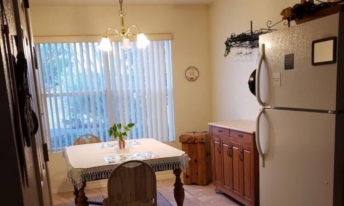 Paradise Hills Civic House | Cheerful NM style home with indoor fireplace