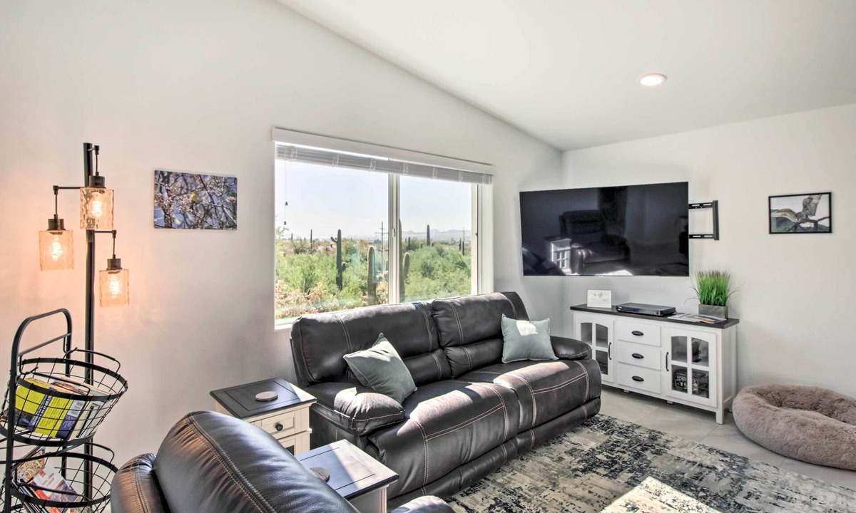 Tucson House | Classy Tucson Escape w/Fire Pit on 5 Acres!