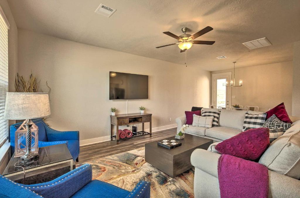 Wellborn House | College Station Townhome w/Furnished Patio!
