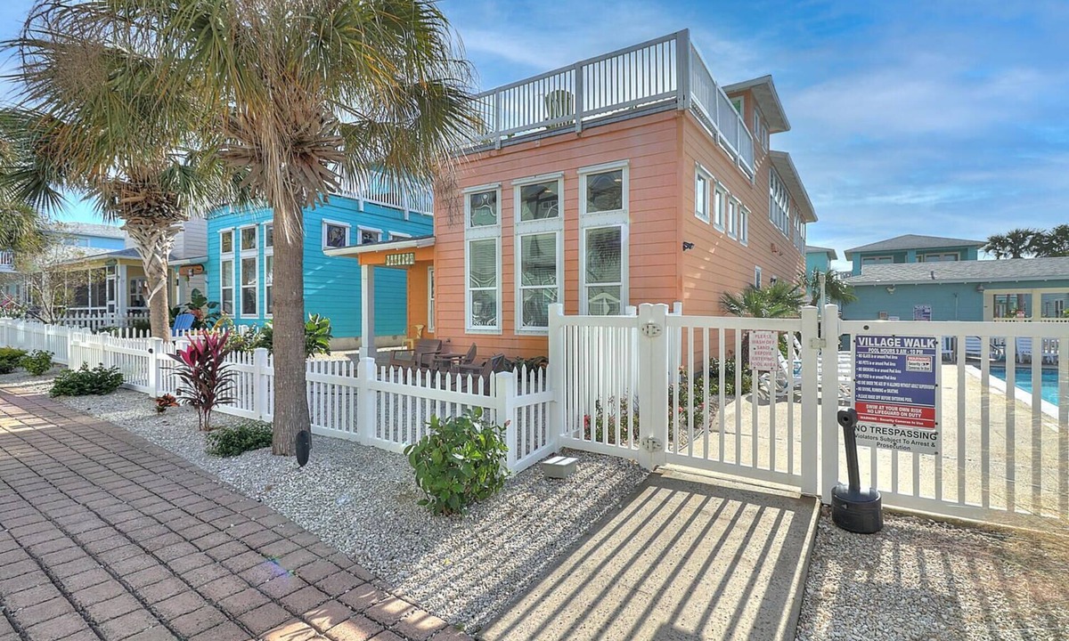 Port Aransas House | Come and play at our Mango and Cash Beach house! Pet friendly! Close to the beac