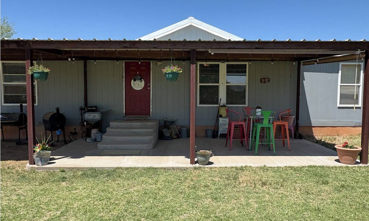 Logan House | Come find your Ute-opia at this amazing house in Logan, right by Ute Lake!