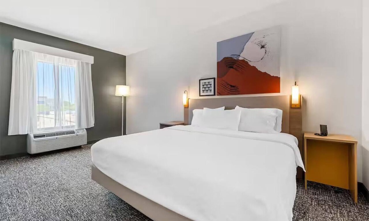 Amarillo Hotel | Comfortable Room w/Convenient Parking – Close to Westgate Mall + Top Restaurant