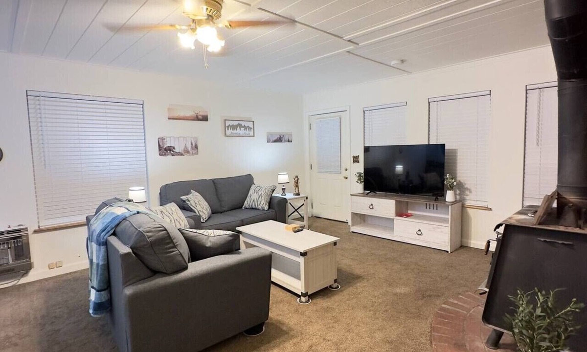 Cloudcroft Villa | Condo with a hot tub!