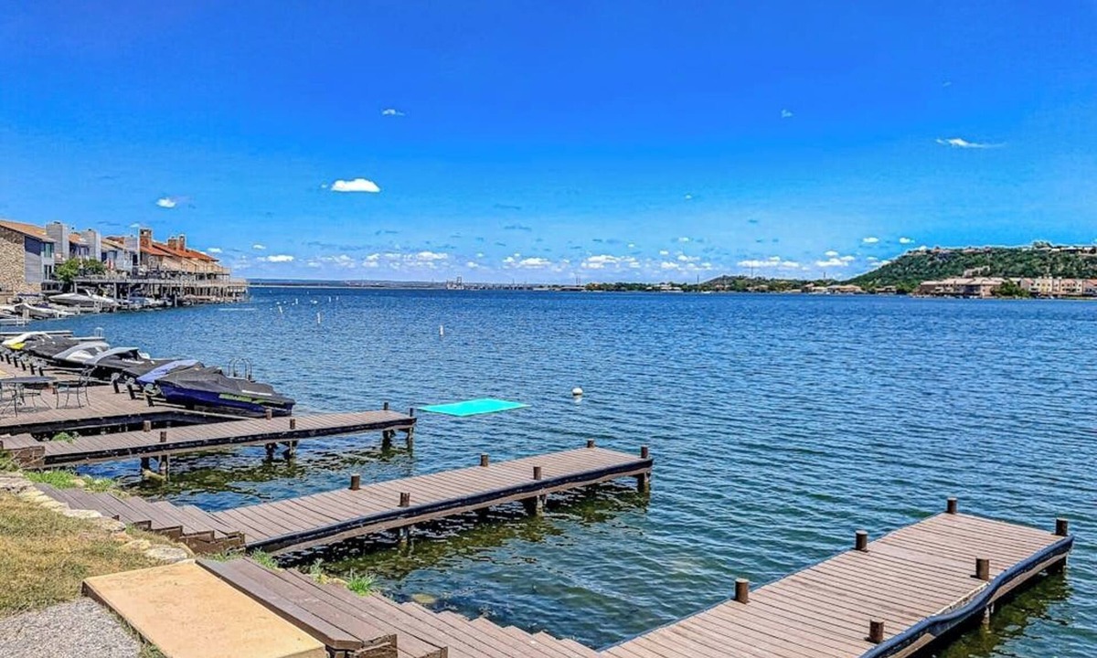 Horseshoe Bay Condo | Contemporary, dog-friendly townhouse with balcony, pool & day docks