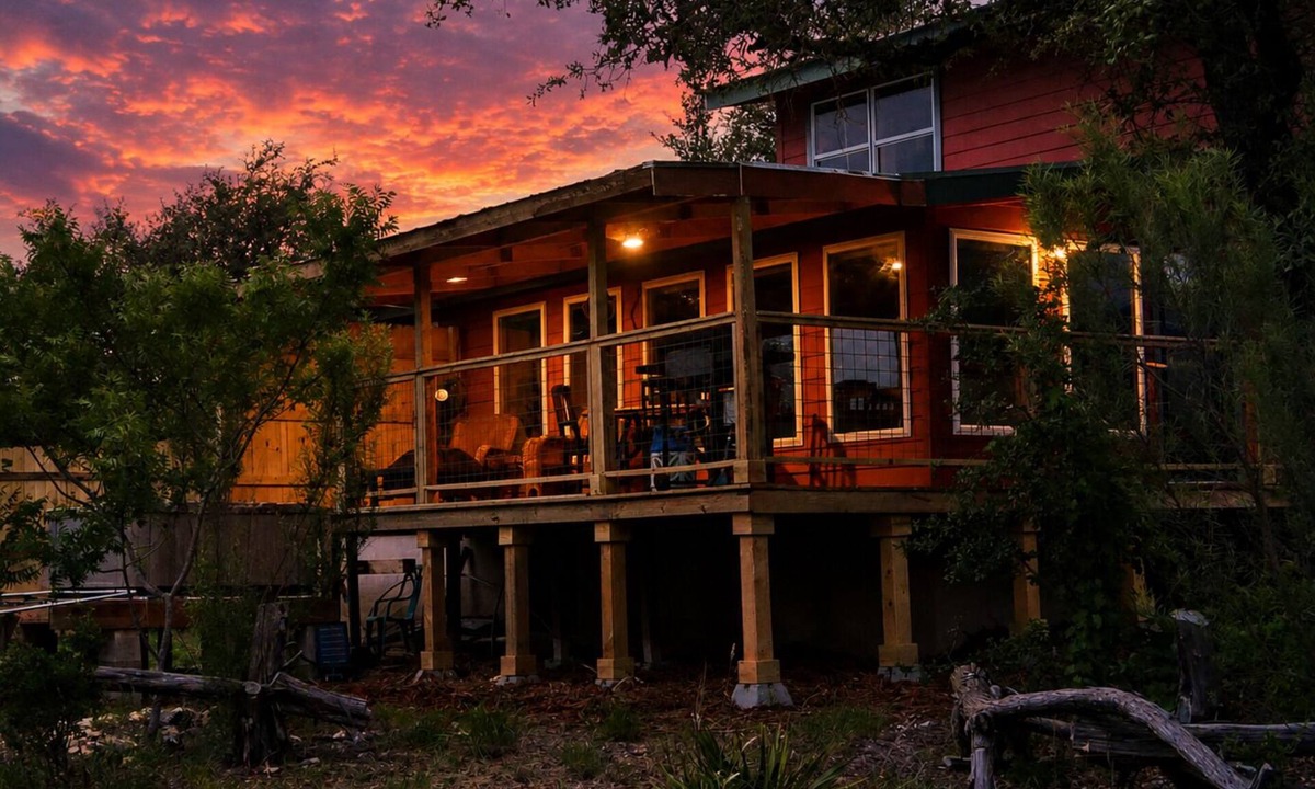 Dripping Springs Cabin | CottageCore Wooded Cabin w/Loft & Hot Tub