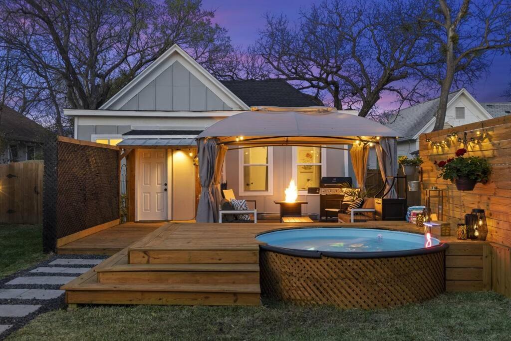 Waco House | Cowboy Pool 2 mins 2 Silos & Cameron Park