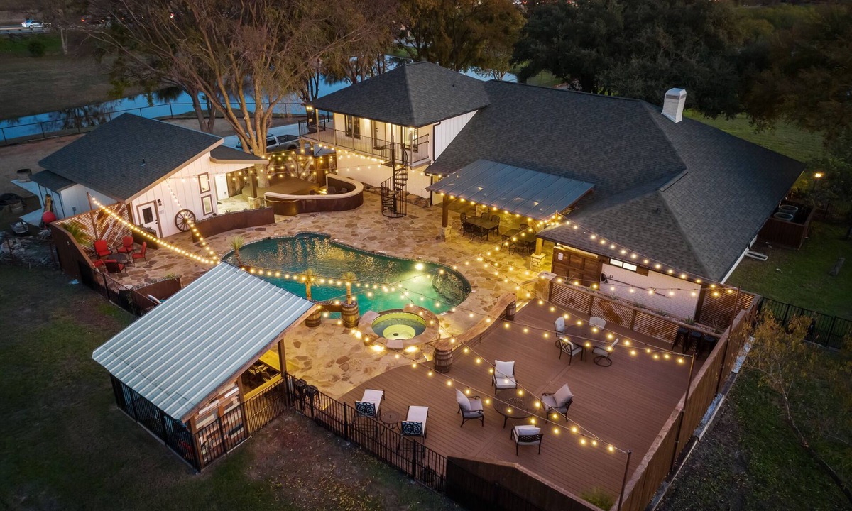 Fort Worth House | Cowtown Casa: A Place to Hang Your Hat