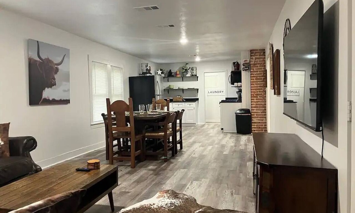 Fort Worth House | Cowtown Cottage: Steps to Stockyards
