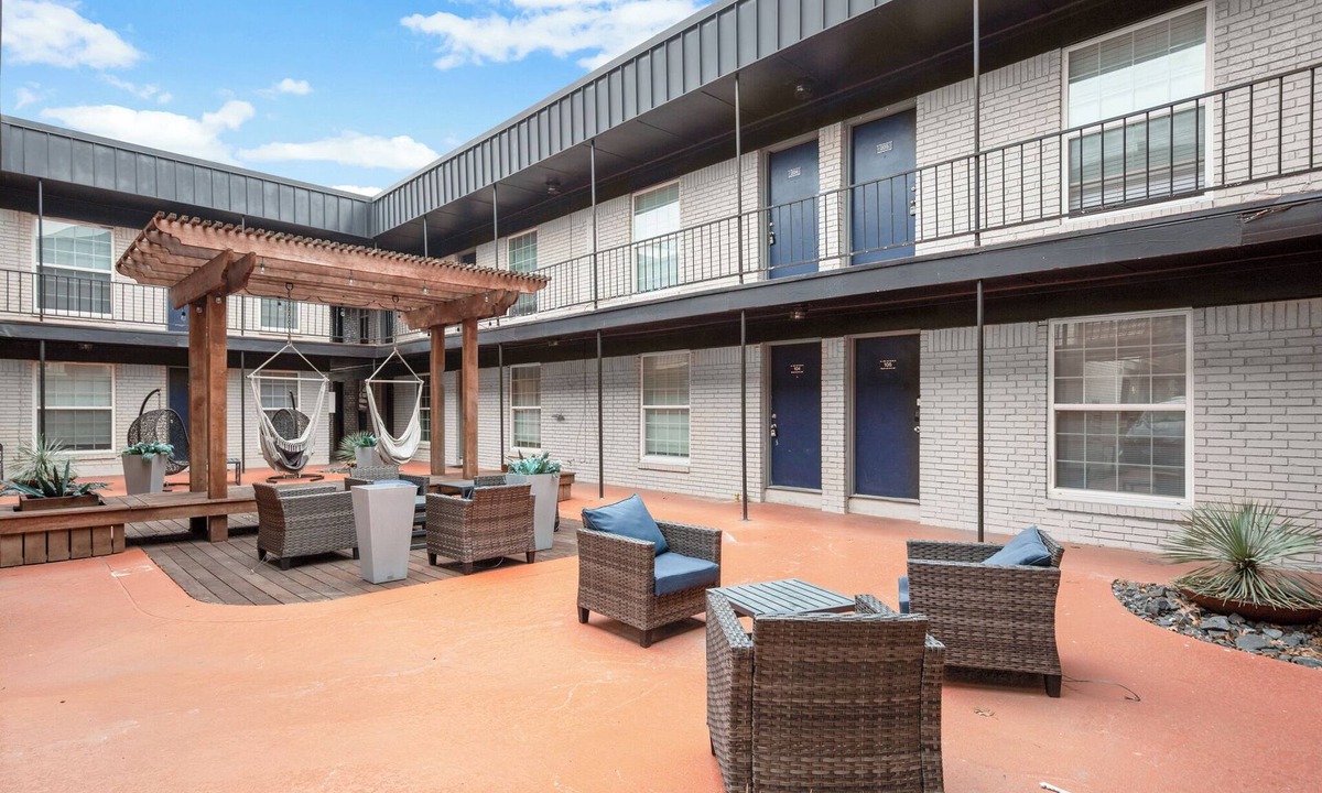 West Campus Apartment | Cozy 1-bedroom apartment in excellent Austin with AC