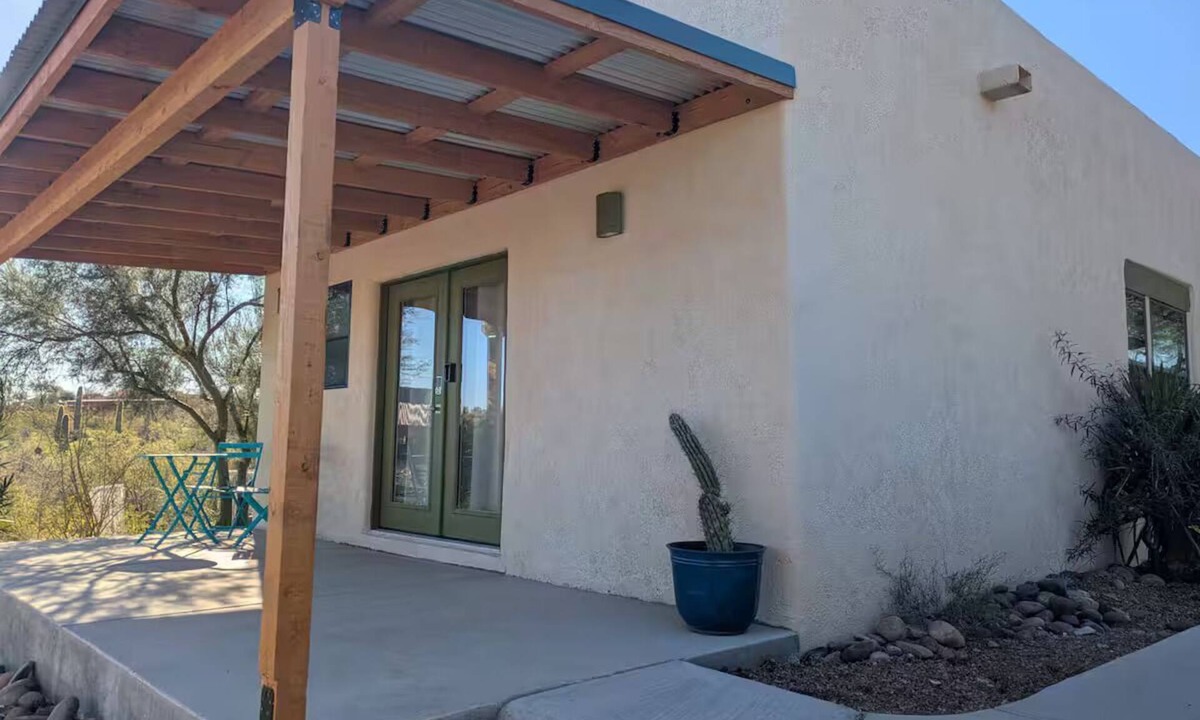 Tucson House | Cozy 1-bedroom bungalow in peaceful Tucson with stunning views