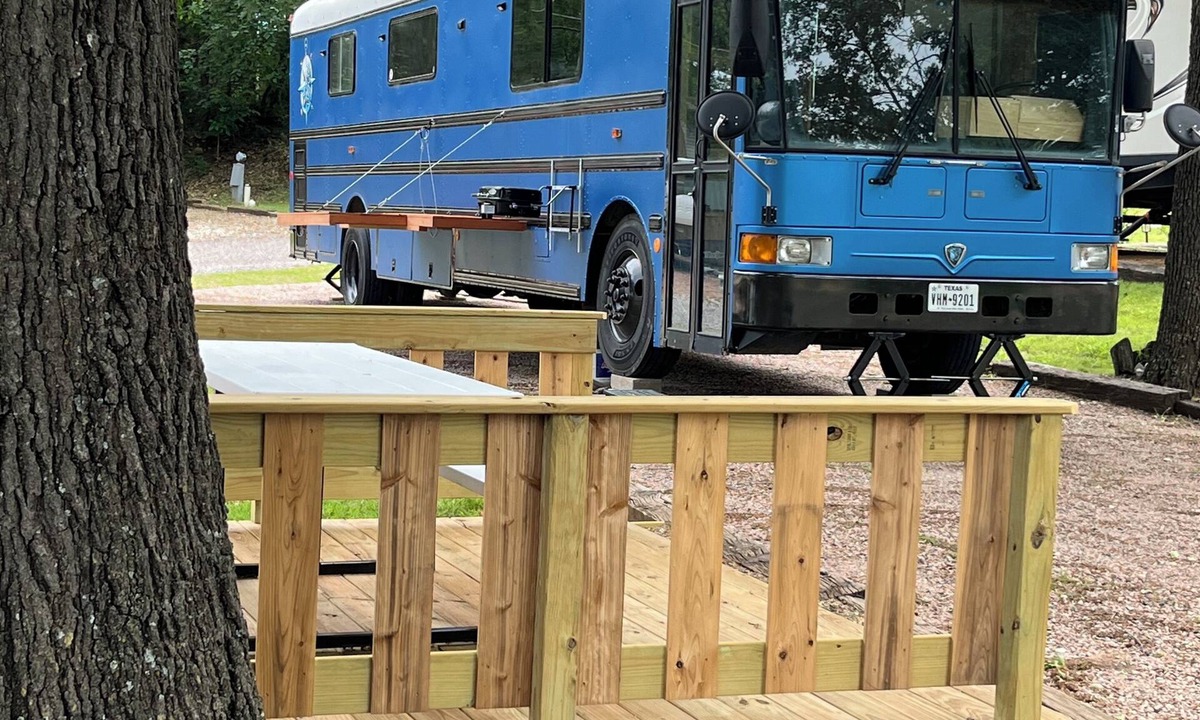 Gordonville House | Cozy 1-bedroom Luxury Bus Conversion in amazing Gordonville TX at Lake Texoma