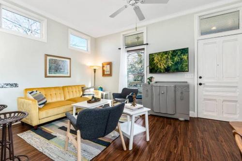 East Riverside House | Cozy 1BR Cottage Near DT Farmers Market & Baylor