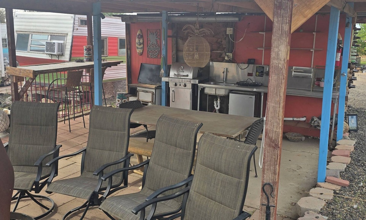 San Fidel Cabin | Cozy 2-bedroom cabin on a working mini farm in San Fidel with AC on old route 66