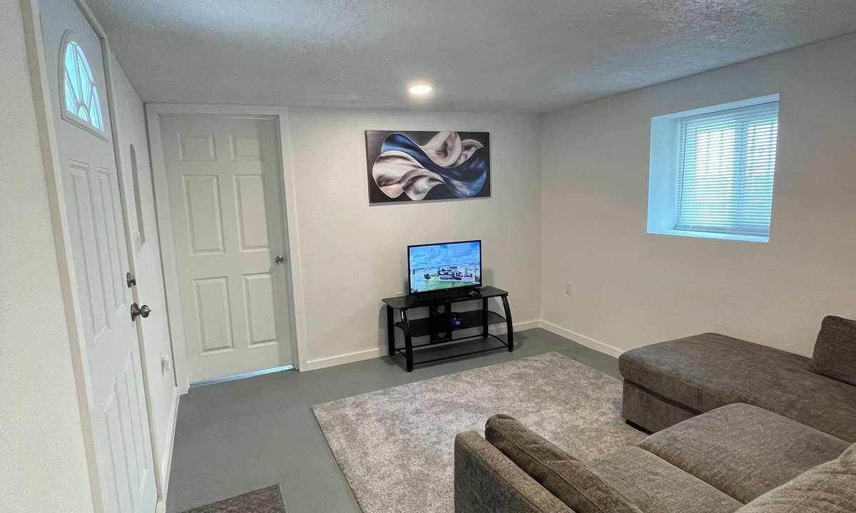 South Broadway House | Cozy 2-bedroom house in amazing Albuquerque, newly remodel, with refrigerated AC