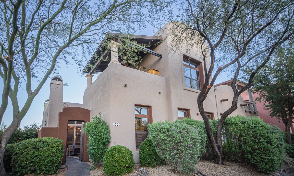 Tubac House | Cozy Adobe Retreat with Stunning Mountain Scenery and Pool access!