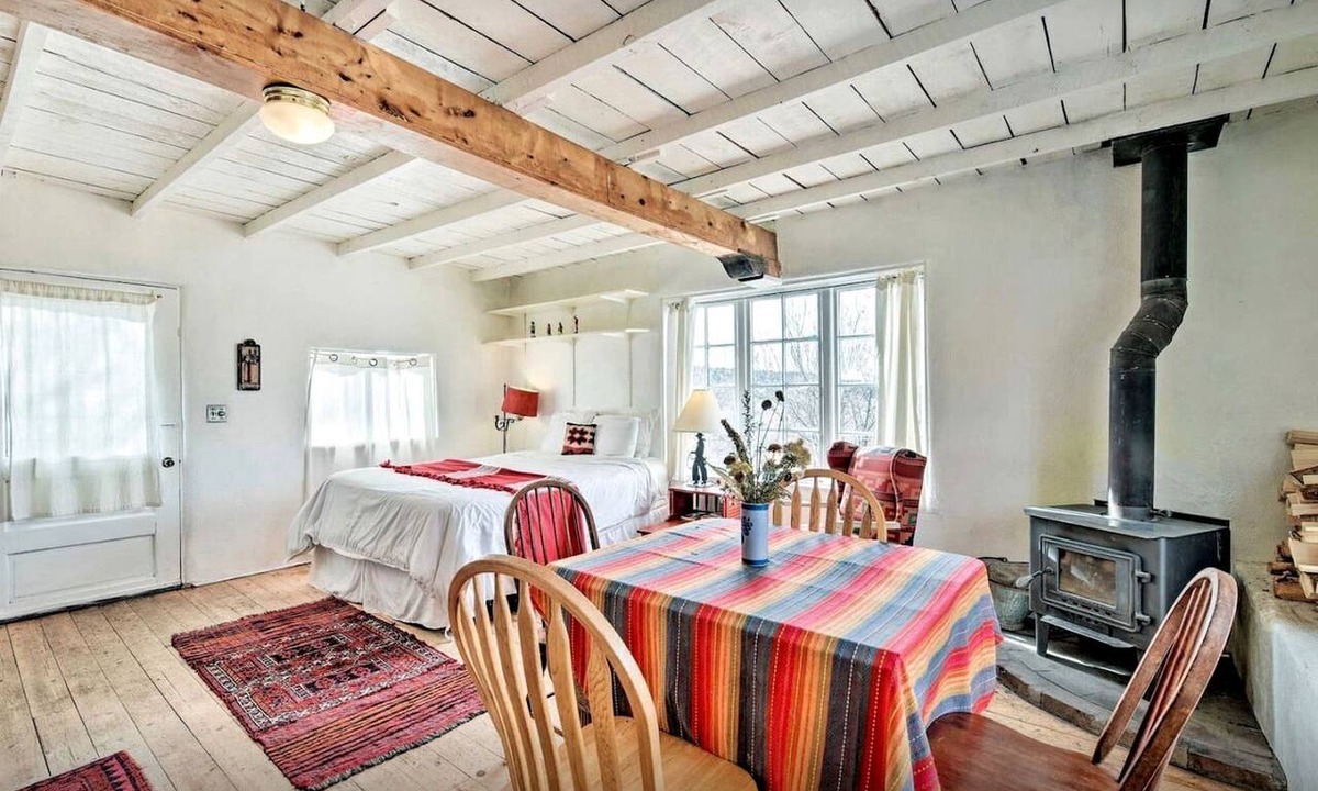 San Cristobal Cabin | Cozy Cabin Suite with Orchard Views near Taos, New Mexico
