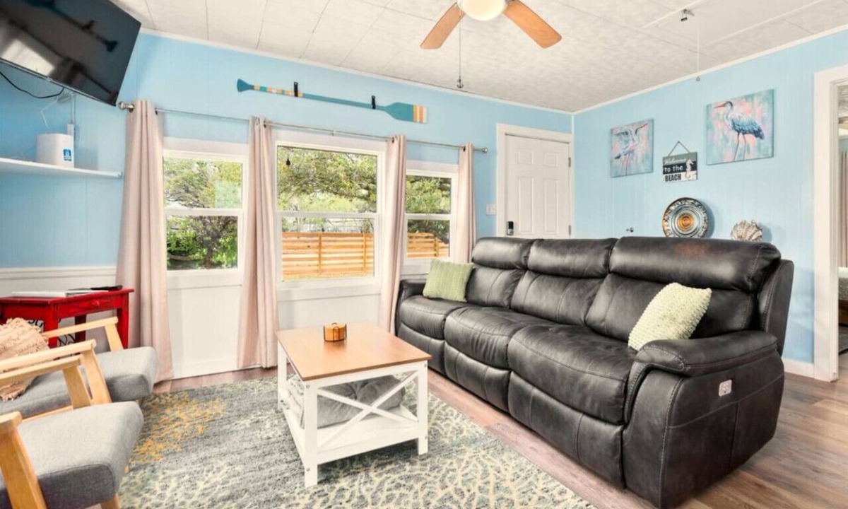 Rockport House | Cozy Coastal Cottage ~ Pet friendly, Boat Parking, AC, WiFi, walk to Pier